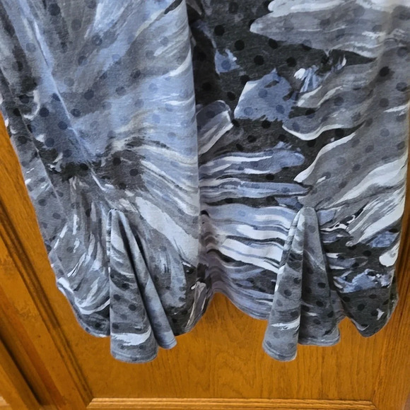 Cinthia Rae Dress Floral pattern in shades of blue, gray, and white Size XS - Picture 5 of 8
